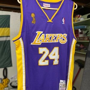 Kobe Bryant ‘08 Mitchell & Ness Throwback Jersey